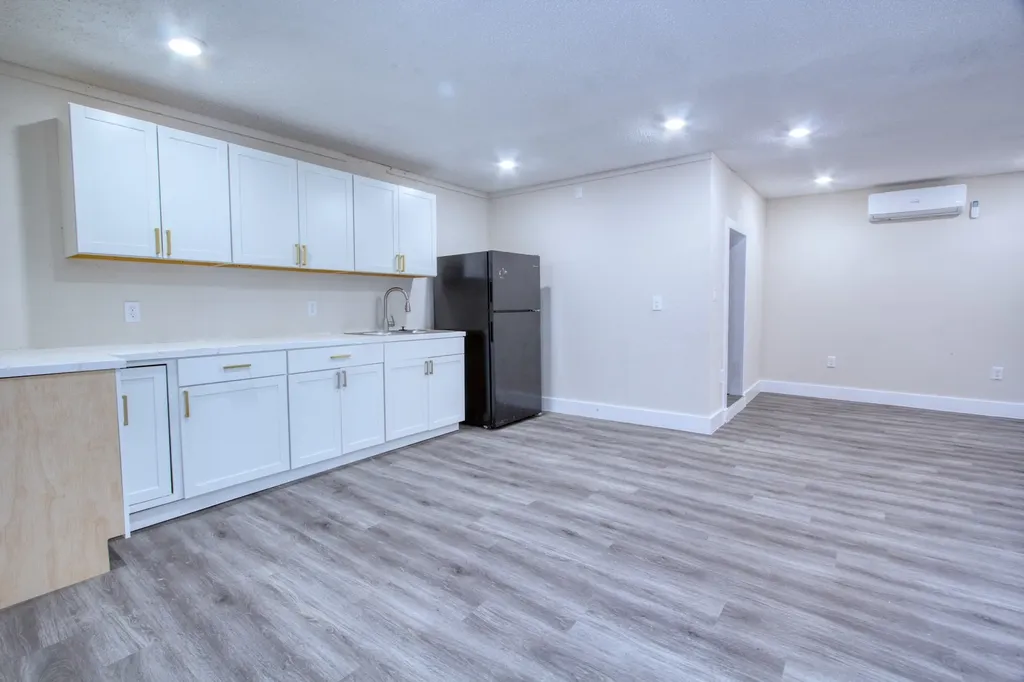 2511 W Lovers Lane Dallas TX 75235