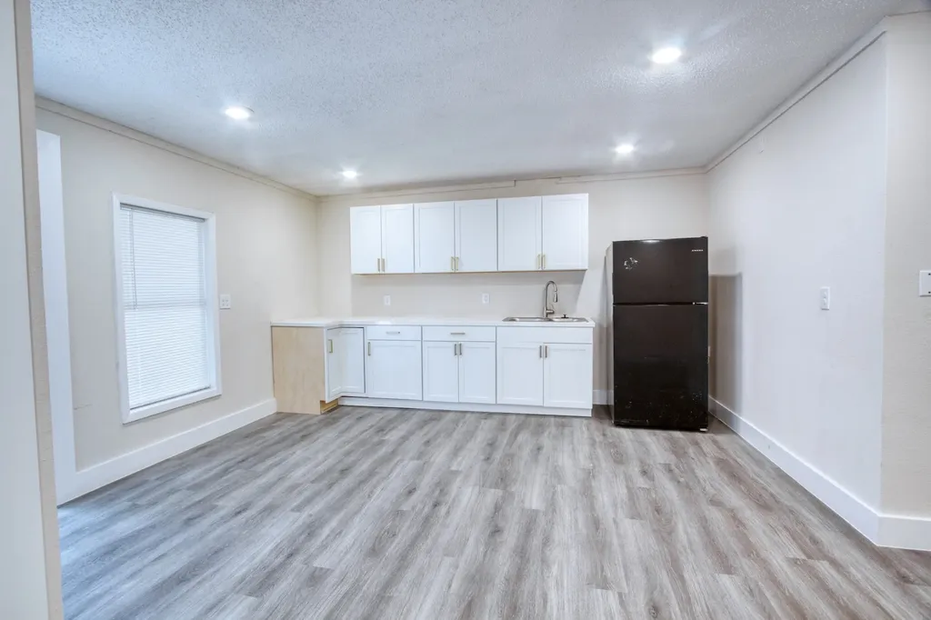 2511 W Lovers Lane Dallas TX 75235