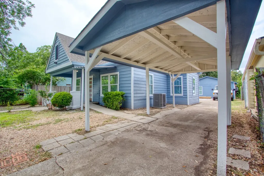 2511 W Lovers Lane Dallas TX 75235