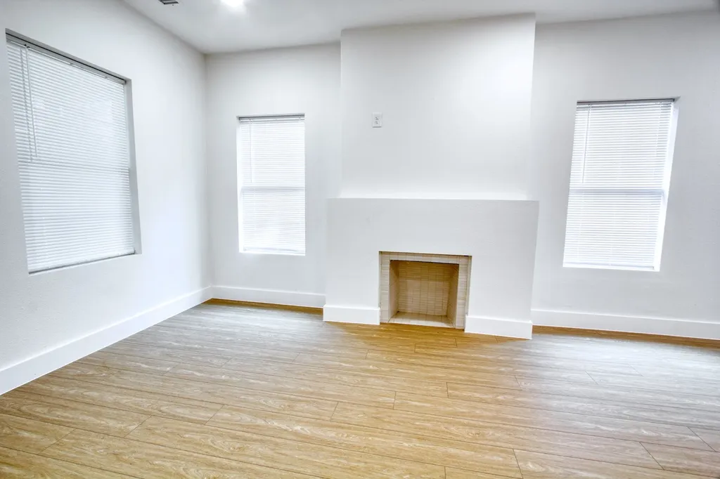 2511 W Lovers Lane Dallas TX 75235