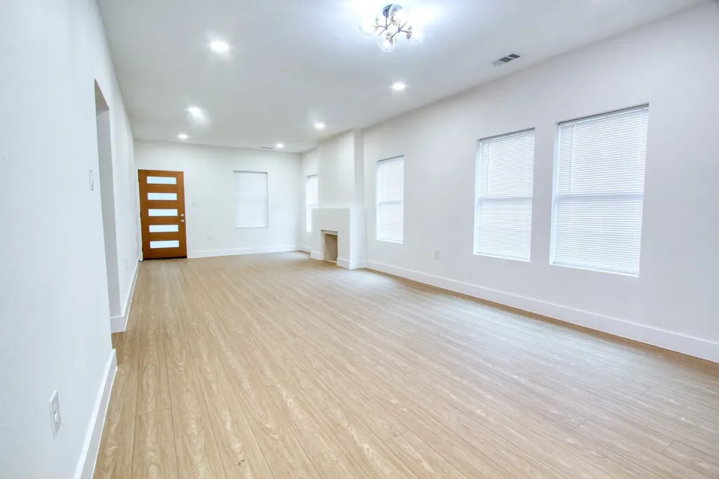 2511 W Lovers Lane Dallas TX 75235