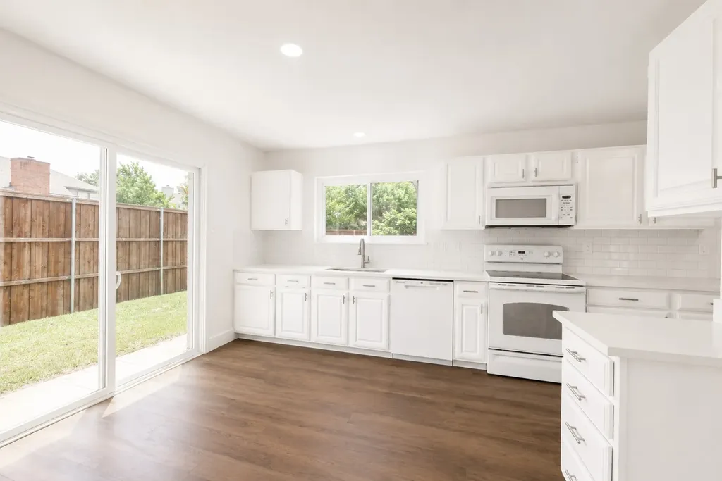 4201 Phoenix Carrollton TX 75010