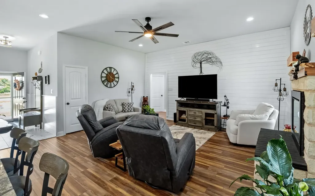296 Hidden Meadow Trail Leonard TX 75452