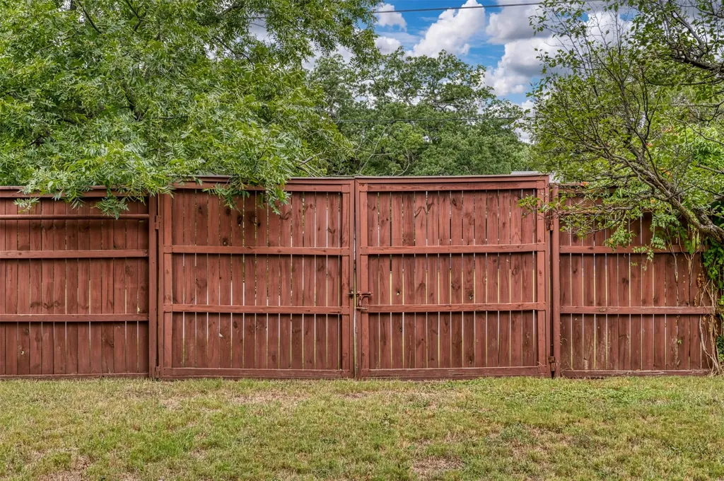1202 NW 4th Avenue Mineral Wells TX 76067