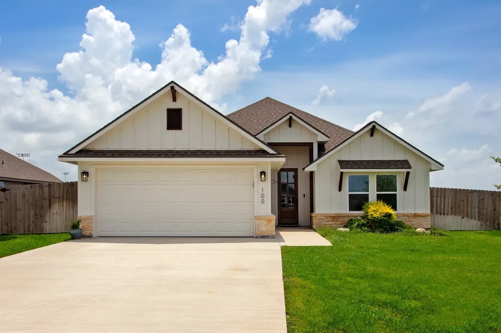100 Turnrow Cove Snook TX 77878