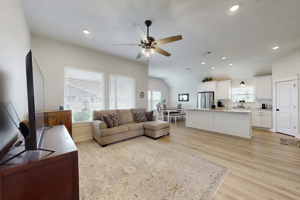 100 Turnrow Cove Snook TX 77878