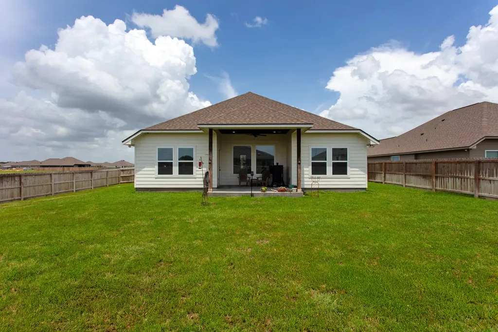 100 Turnrow Cove Snook TX 77878