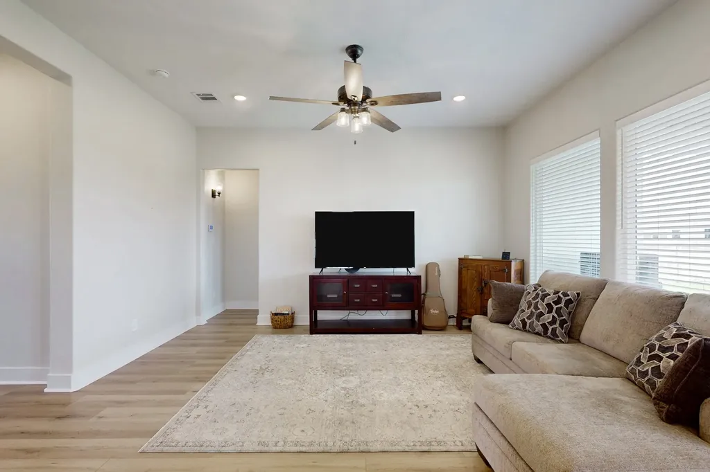 100 Turnrow Cove Snook TX 77878