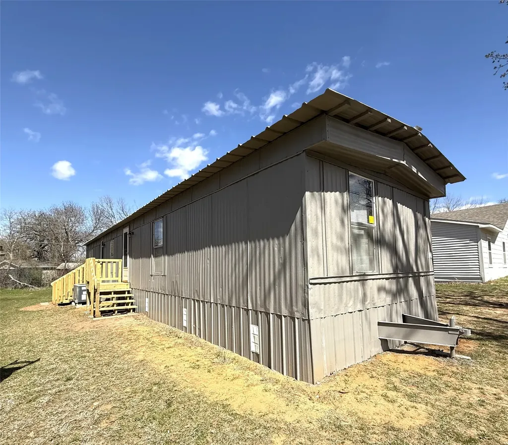1025 E Owing Street Denison TX 75021