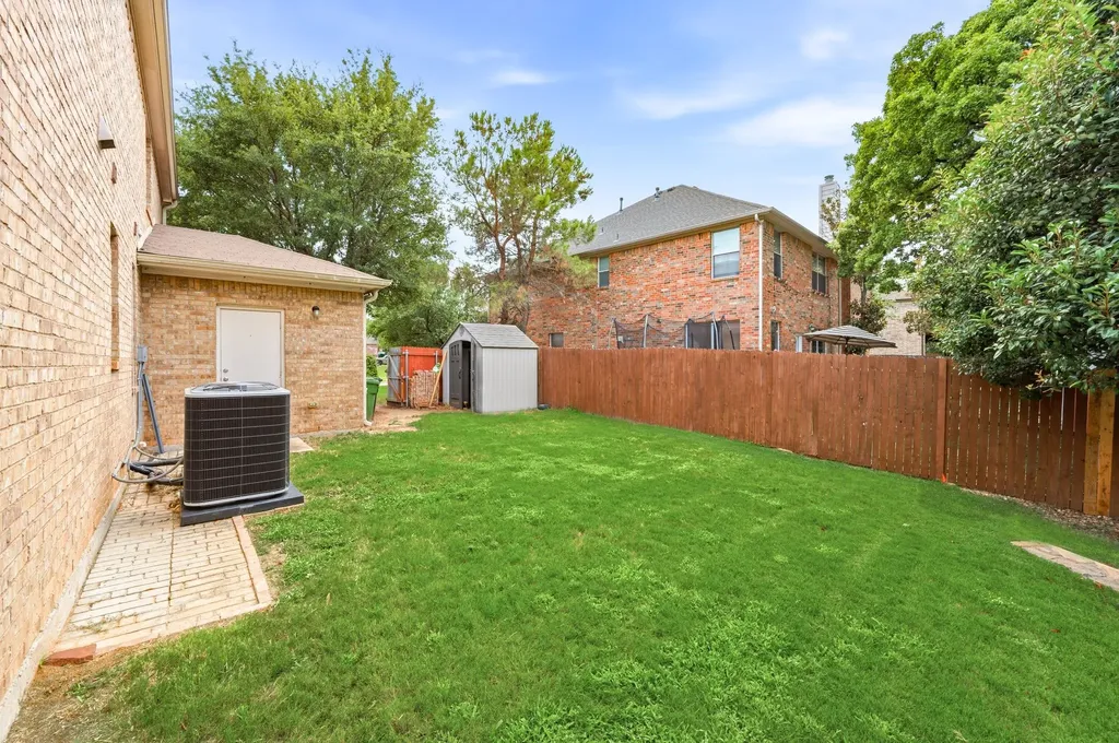 7933 Spring Run North Richland Hills TX 76182