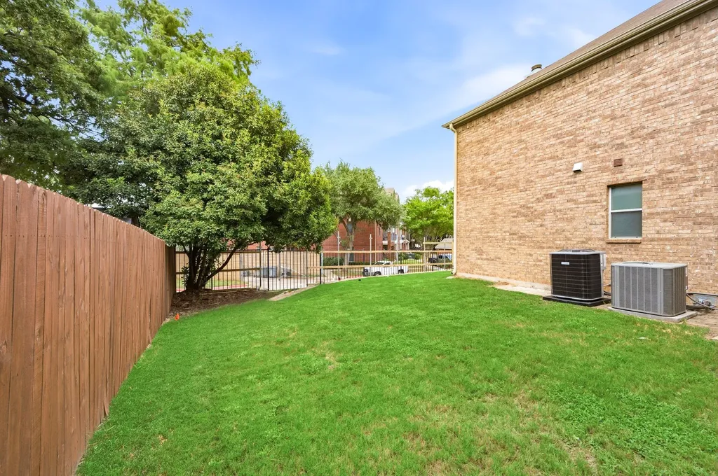 7933 Spring Run North Richland Hills TX 76182