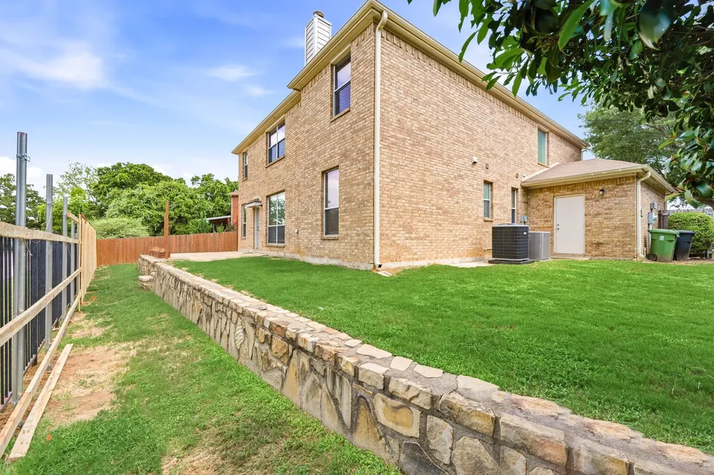 7933 Spring Run North Richland Hills TX 76182