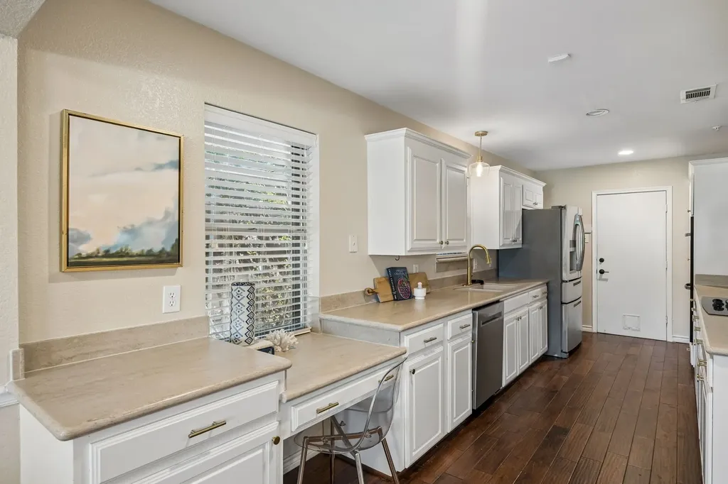 9734 Queenswood Lane Dallas TX 75238