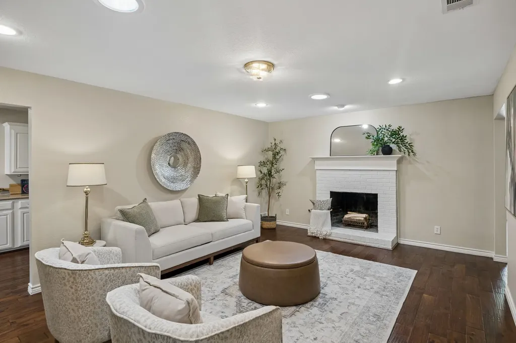 9734 Queenswood Lane Dallas TX 75238
