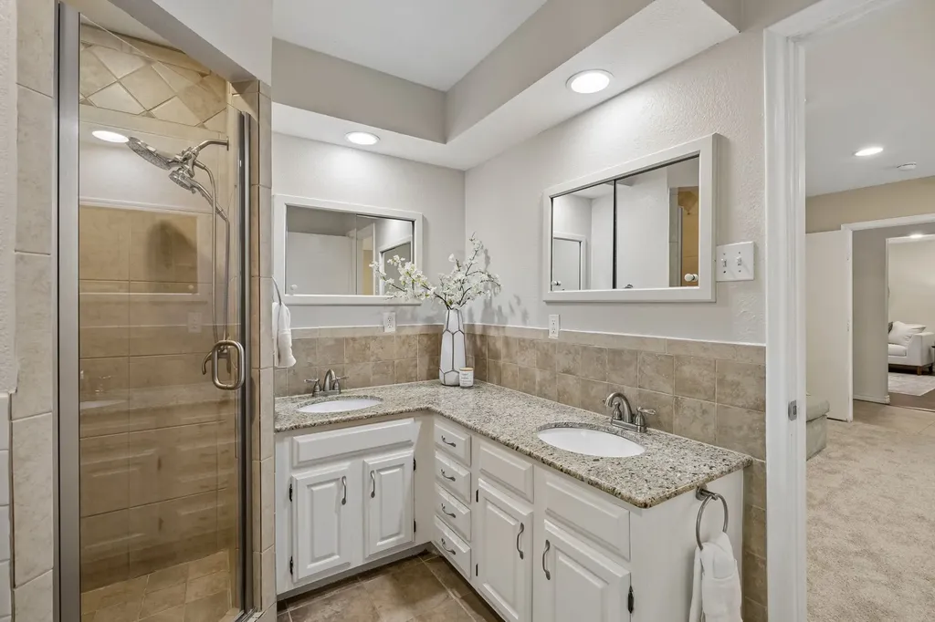9734 Queenswood Lane Dallas TX 75238