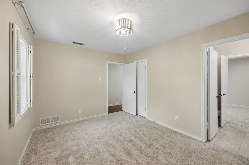 9734 Queenswood Lane Dallas TX 75238