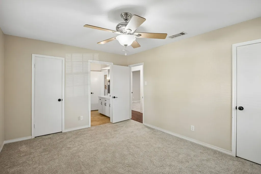 9734 Queenswood Lane Dallas TX 75238