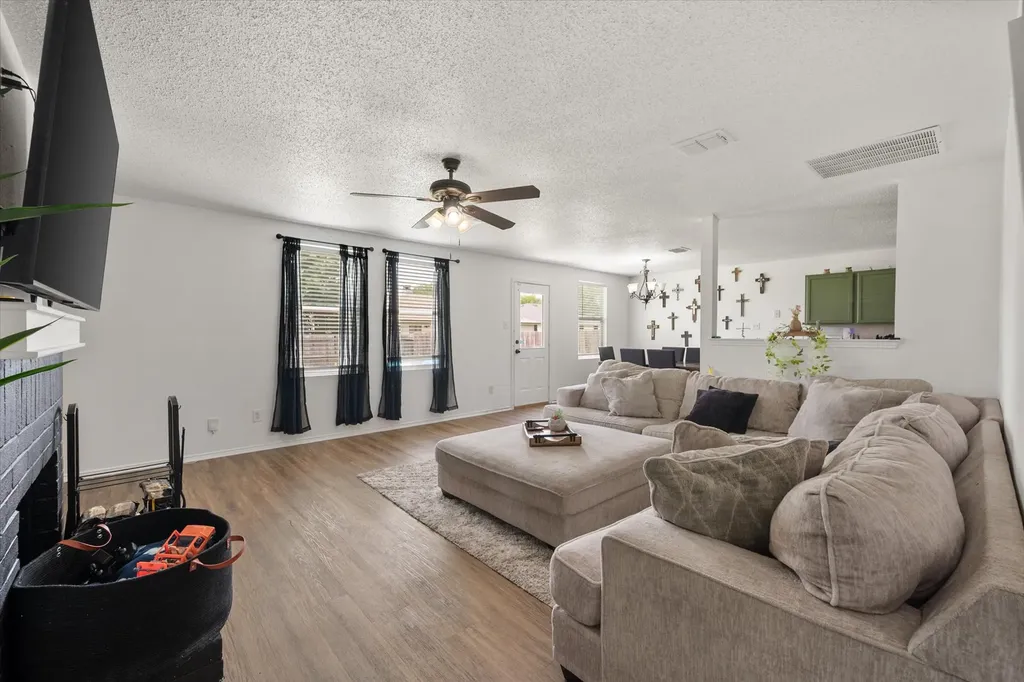 1409 Blazing Star Trail Burleson TX 76028