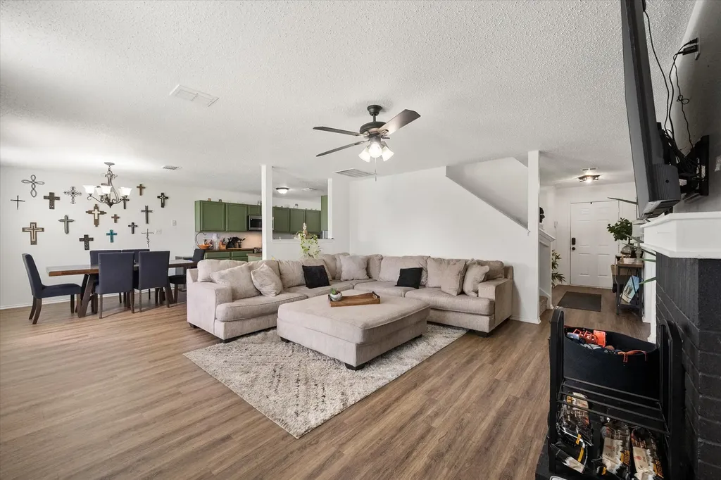 1409 Blazing Star Trail Burleson TX 76028
