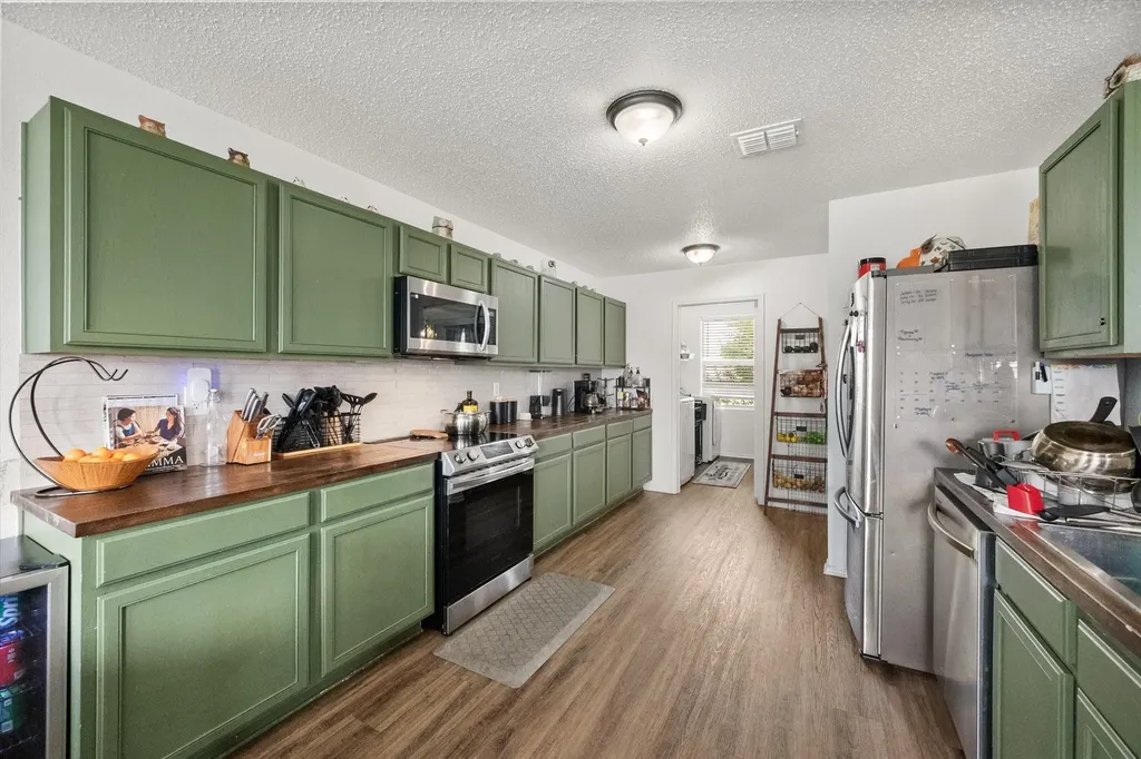1409 Blazing Star Trail Burleson TX 76028