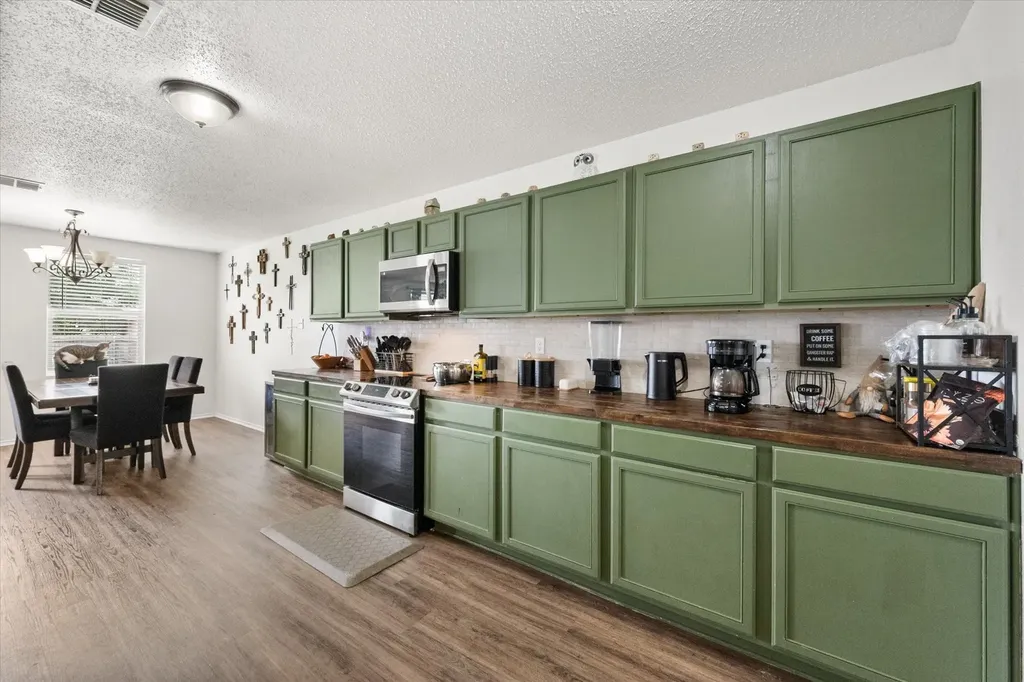 1409 Blazing Star Trail Burleson TX 76028