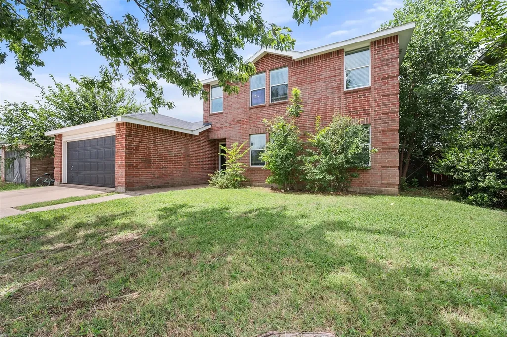 1409 Blazing Star Trail Burleson TX 76028