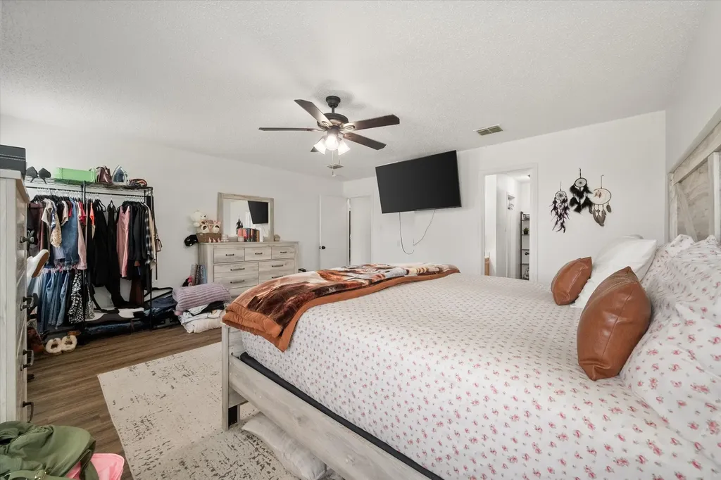 1409 Blazing Star Trail Burleson TX 76028