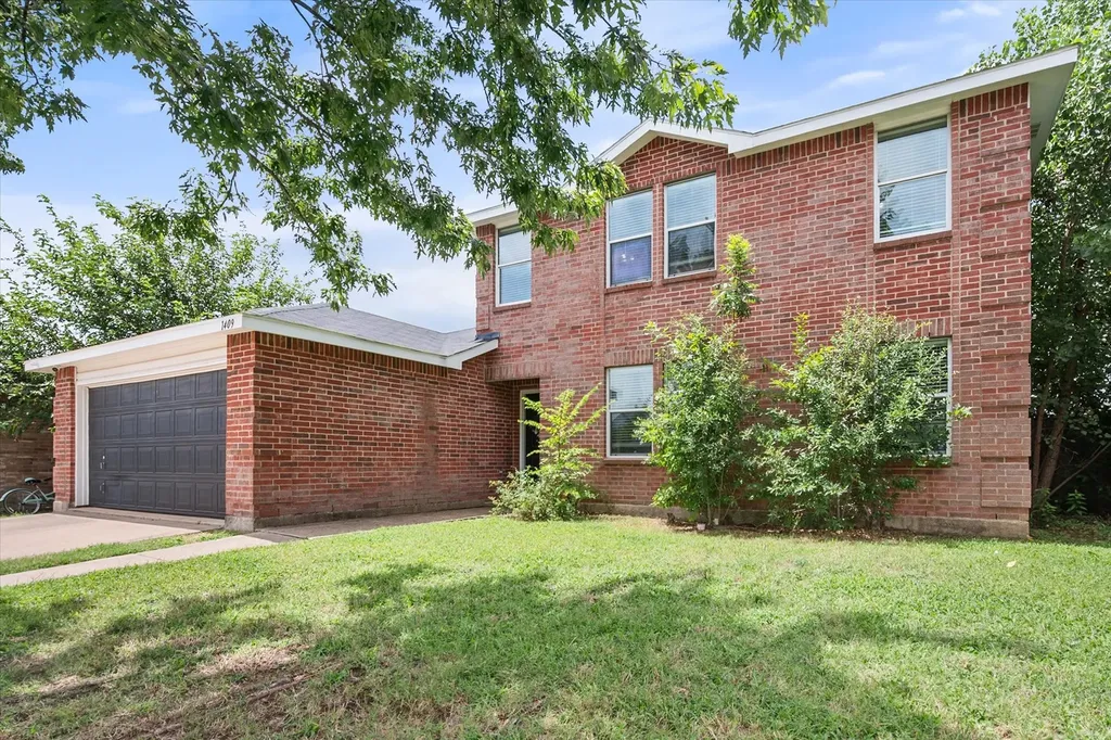 1409 Blazing Star Trail Burleson TX 76028