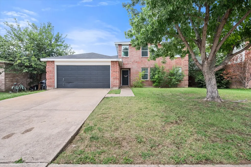 1409 Blazing Star Trail Burleson TX 76028