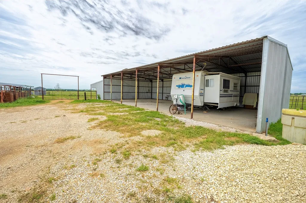 1010 County Road 382 Era TX 76238