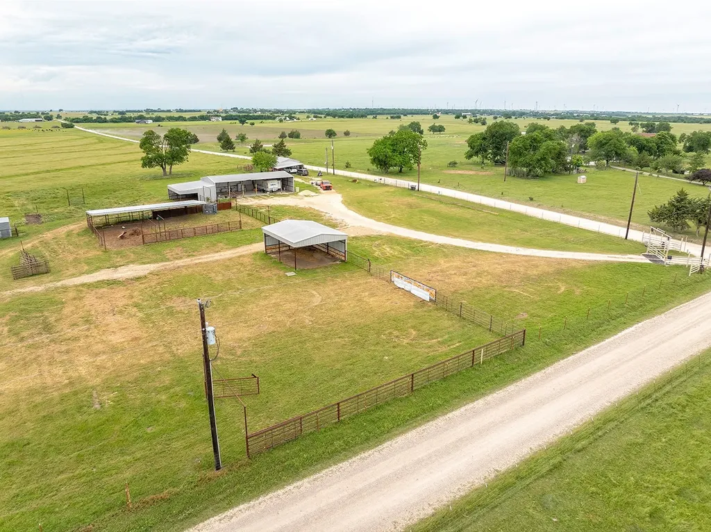 1010 County Road 382 Era TX 76238