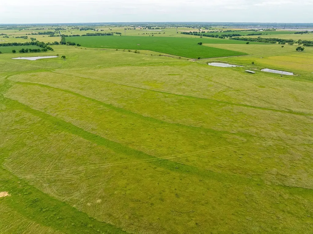 1010 County Road 382 Era TX 76238