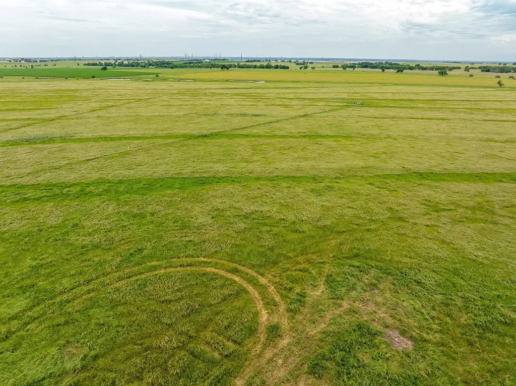 1010 County Road 382 Era TX 76238