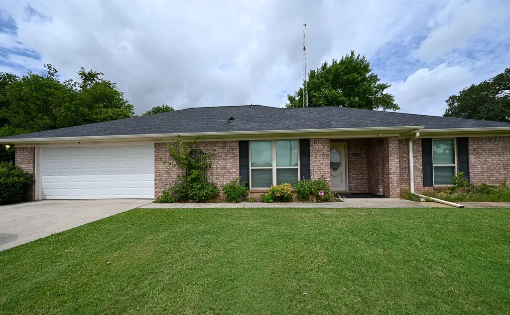 2951 N Trinity Street Decatur TX 76234