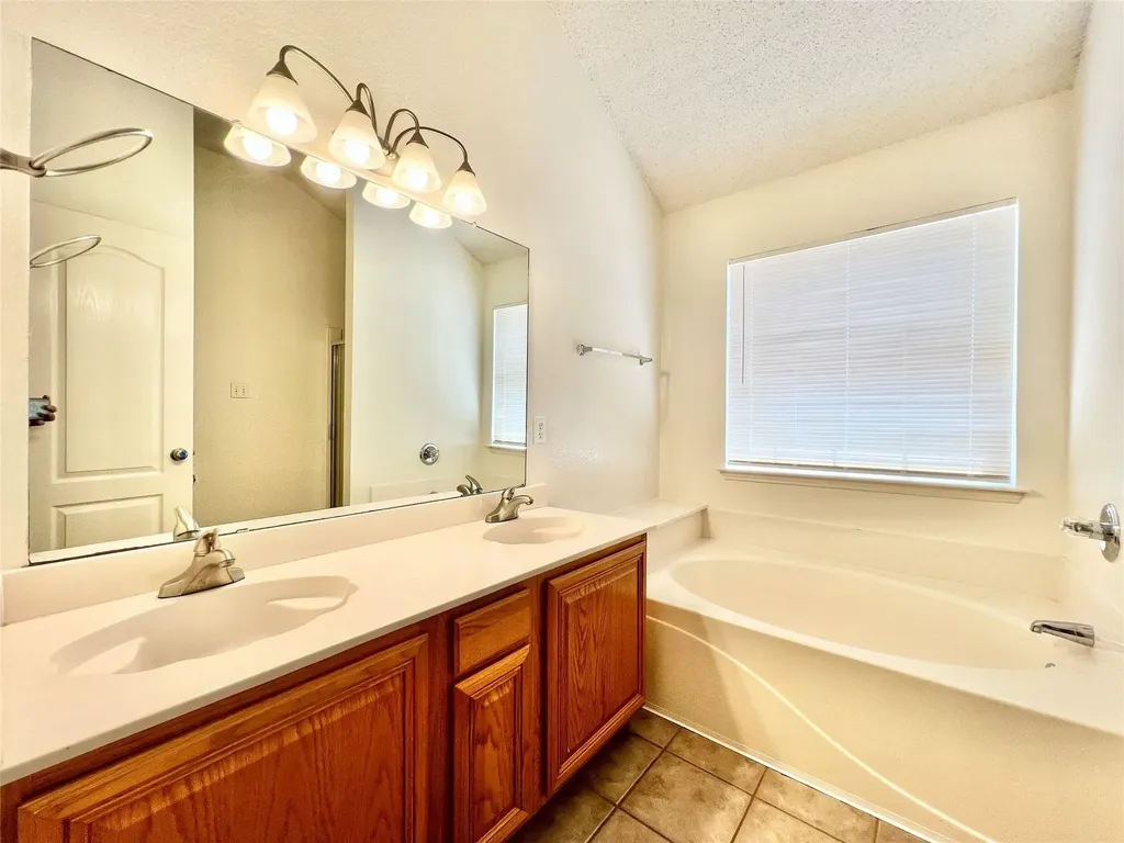 2210 Green Mere Drive Arlington TX 76001