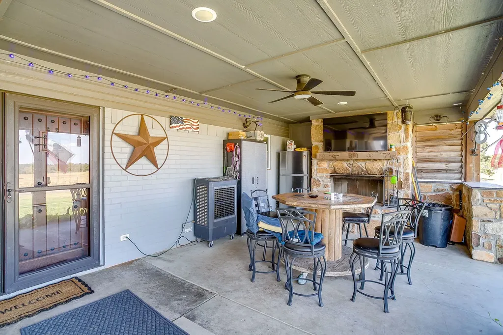 207 Trails End Poolville TX 76487