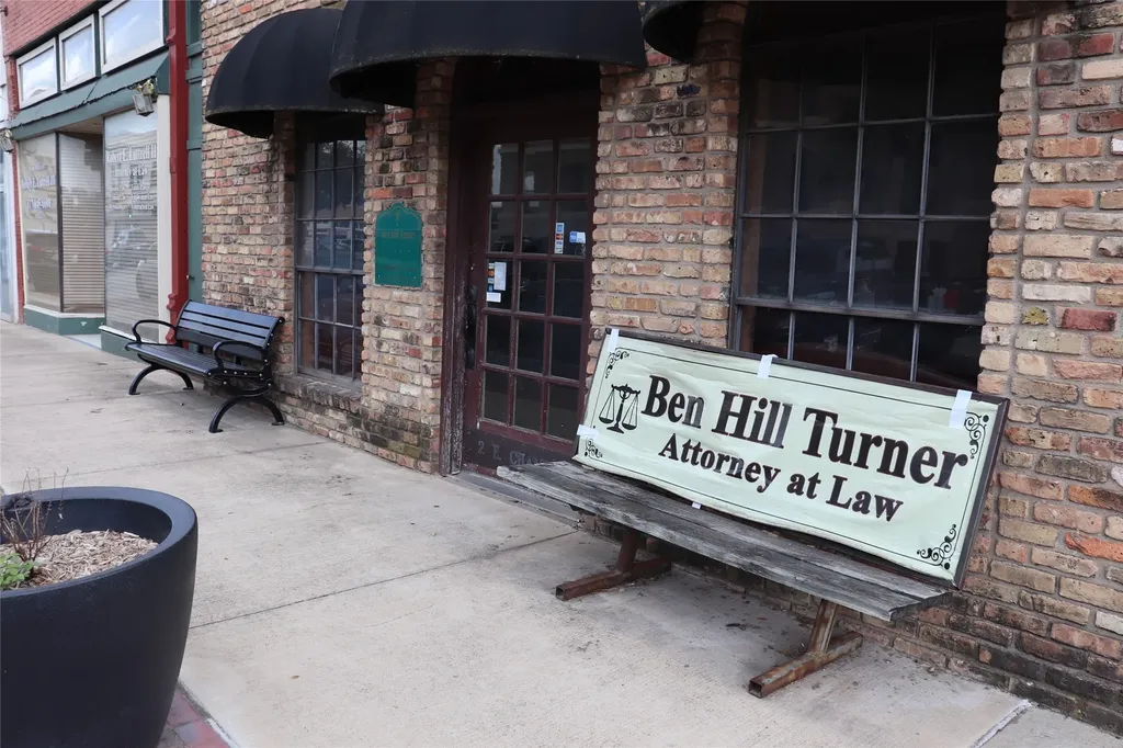 2 E Chambers Street Cleburne TX 76031