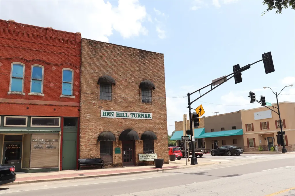 2 E Chambers Street Cleburne TX 76031