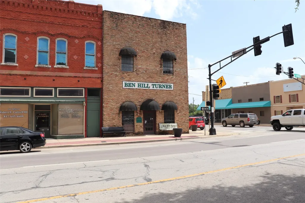 2 E Chambers Street Cleburne TX 76031
