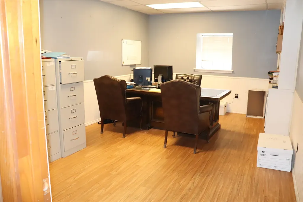 2 E Chambers Street Cleburne TX 76031