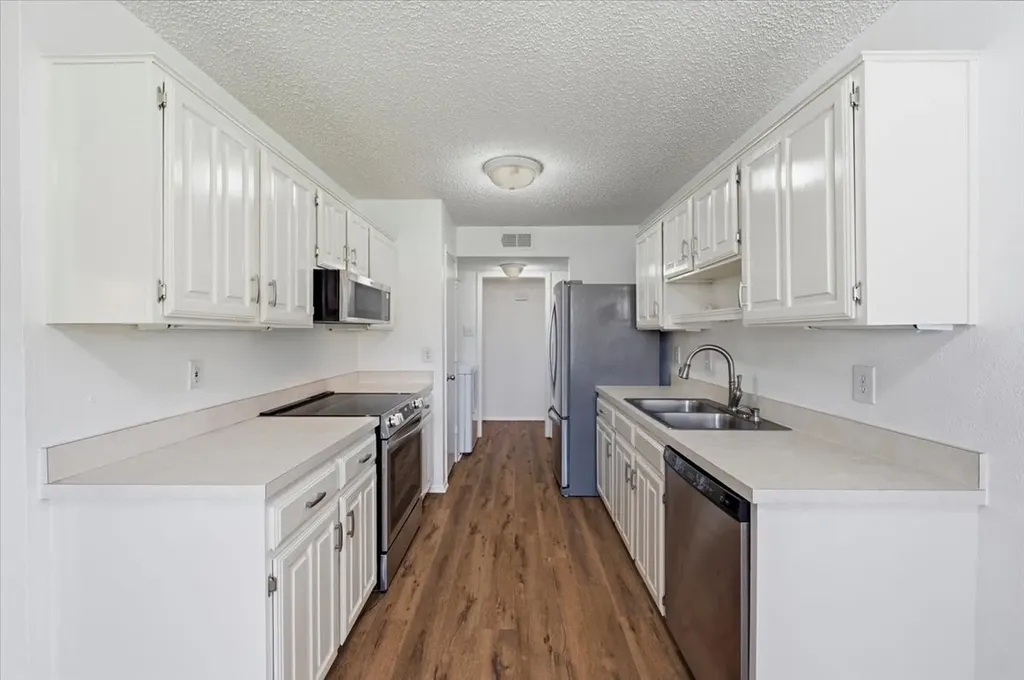 829 W Crossland Boulevard Grand Prairie TX 75052