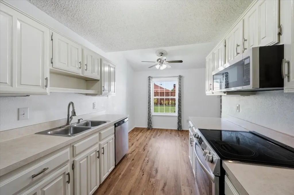 829 W Crossland Boulevard Grand Prairie TX 75052