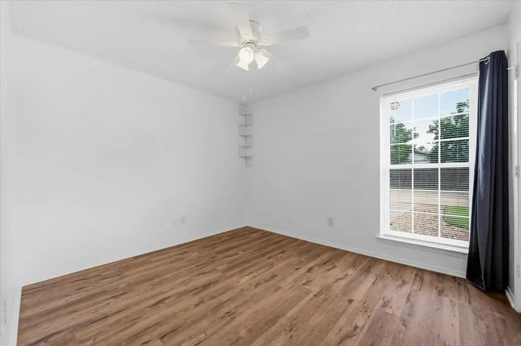 829 W Crossland Boulevard Grand Prairie TX 75052