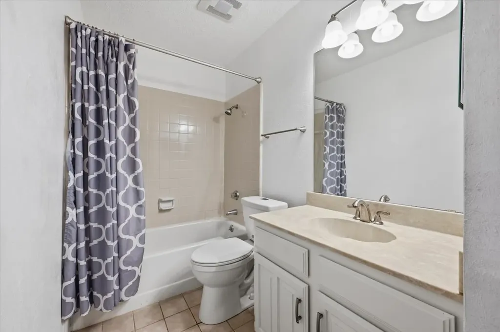 829 W Crossland Boulevard Grand Prairie TX 75052