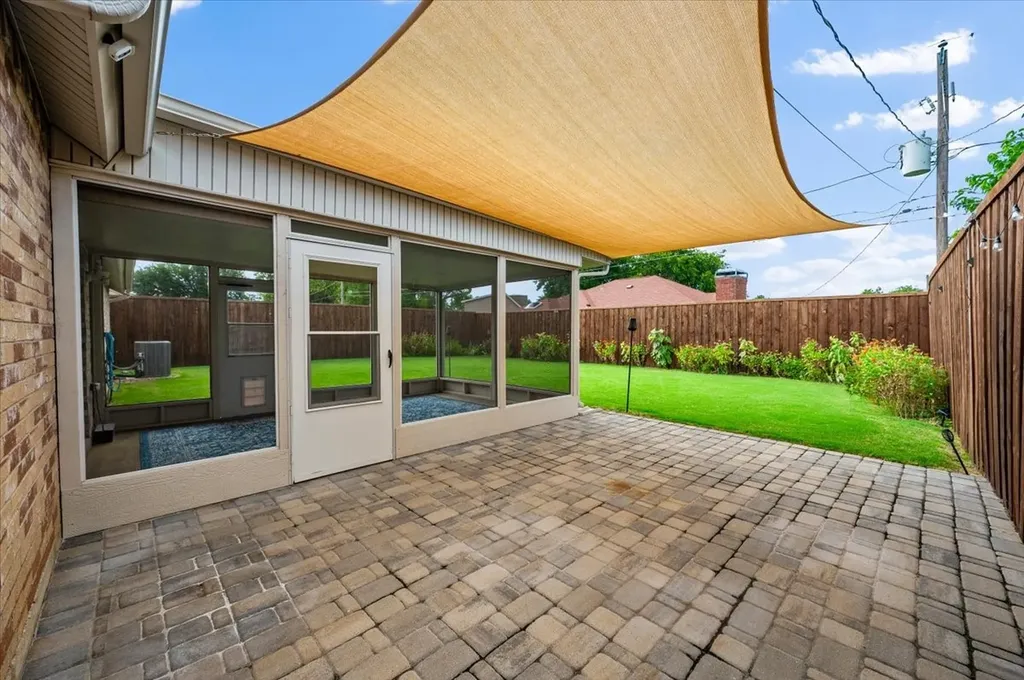 829 W Crossland Boulevard Grand Prairie TX 75052
