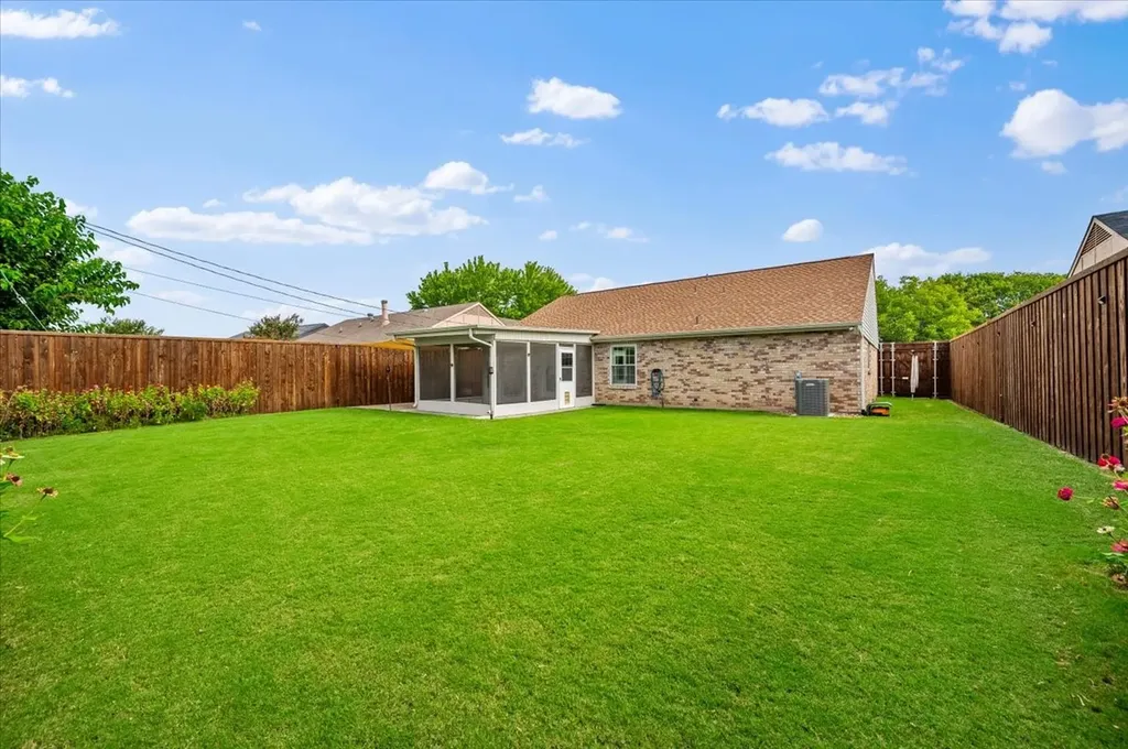 829 W Crossland Boulevard Grand Prairie TX 75052