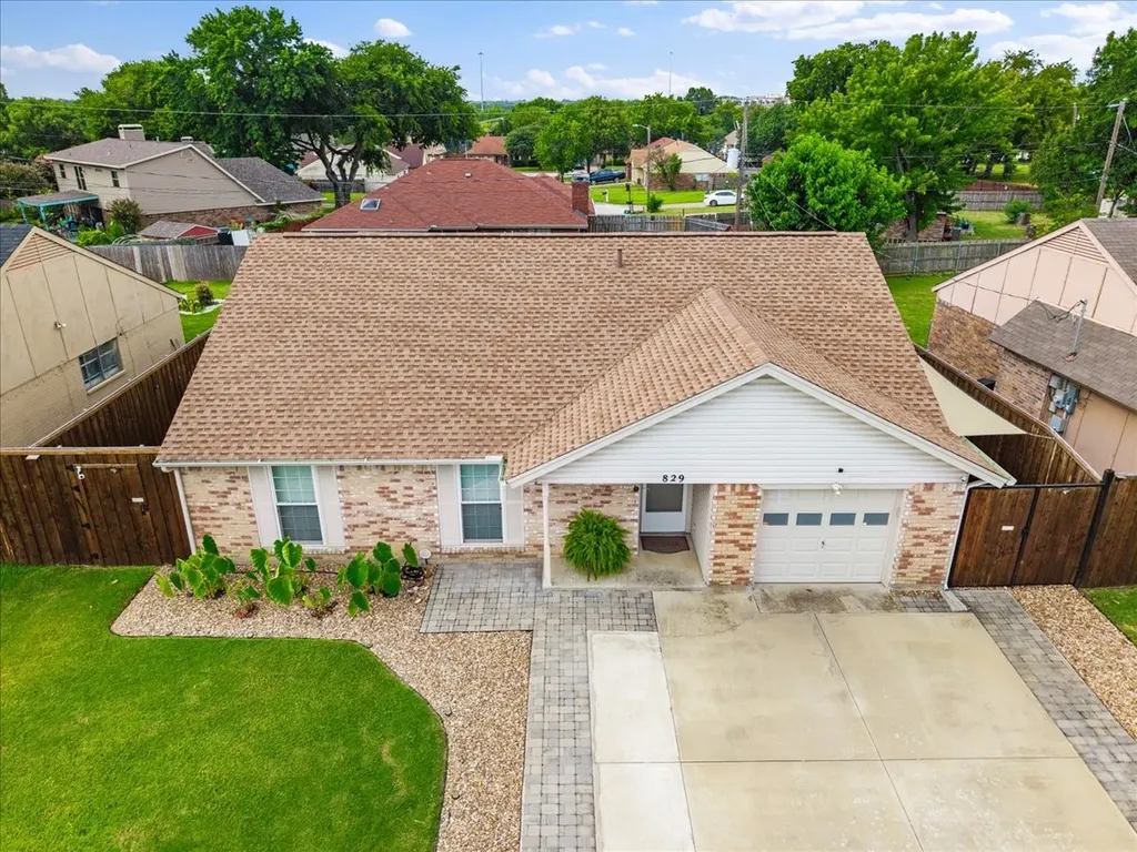 829 W Crossland Boulevard Grand Prairie TX 75052