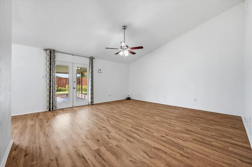 829 W Crossland Boulevard Grand Prairie TX 75052