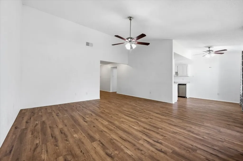 829 W Crossland Boulevard Grand Prairie TX 75052