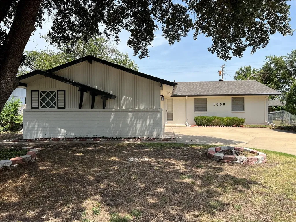 1006 Mccallum Drive Garland TX 75042